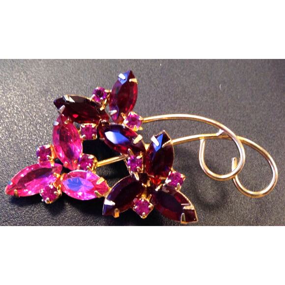 Vintage Mid Century Red & Pink Rhinestones Brooch Elegant Grapevine Cluster Pin - Picture 5 of 5